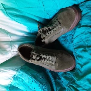 Vans suede army green size 10.5 women 9 in mens sneakers